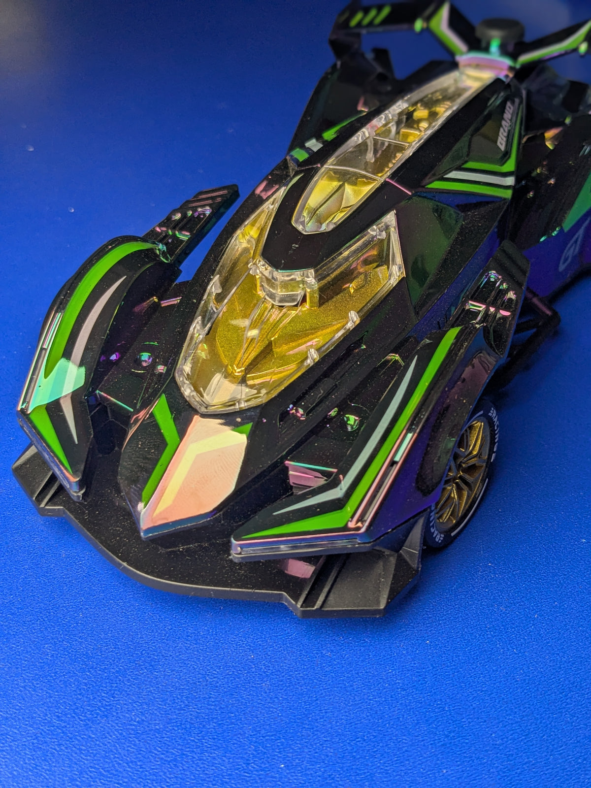 Holographic RC Drift Car – 4WD Remote Control Racing Car with LED Lights, Spray Effect & Drift Tires